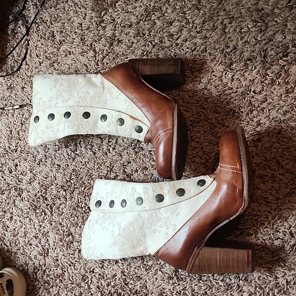 Oaktree farms brown and cream lace boots - Picture 1 of 5
